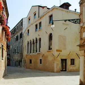 https://domina-home-ca-zusto-venice.hotelslidodijesolo.com
